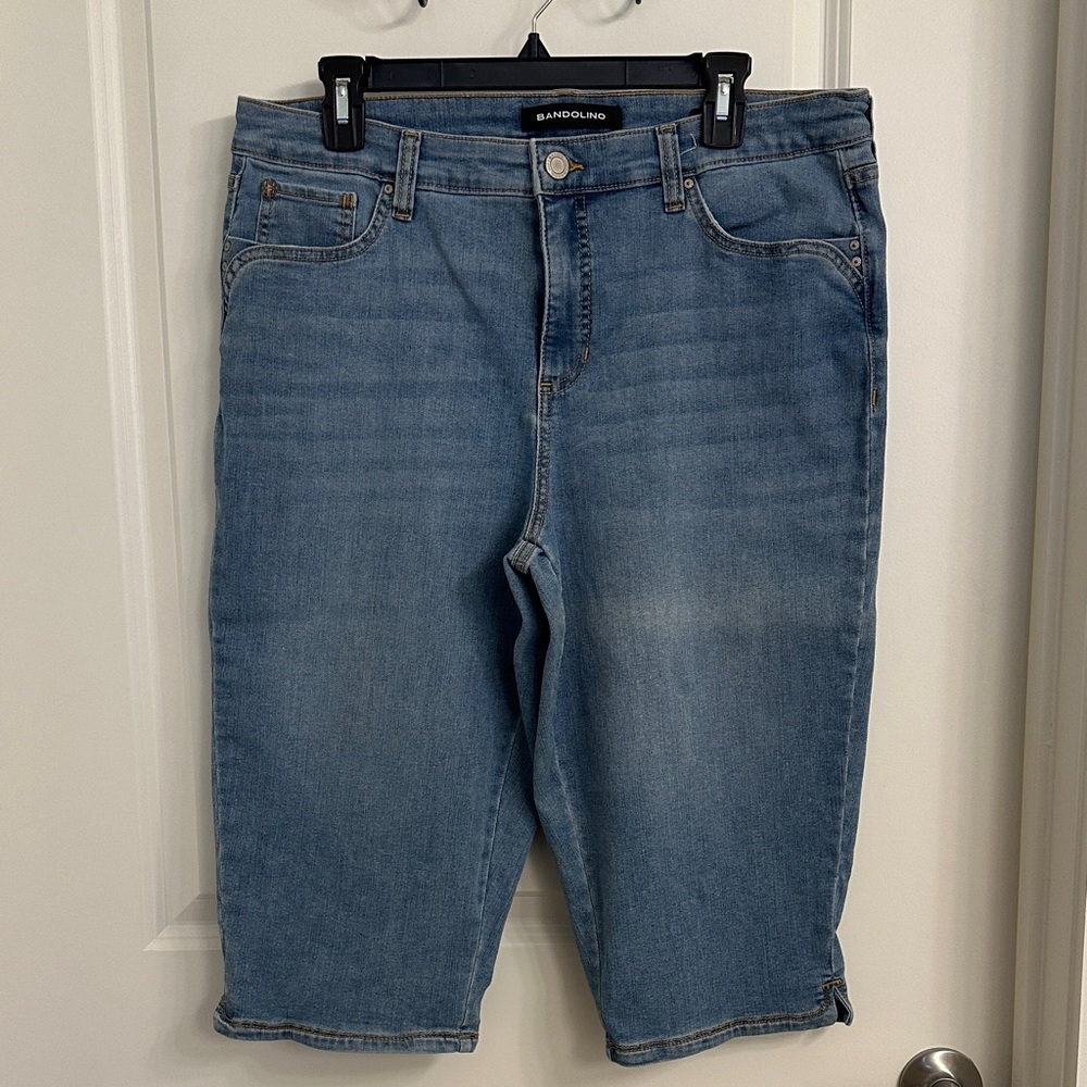 Bandolino Light Blue Denim Capris